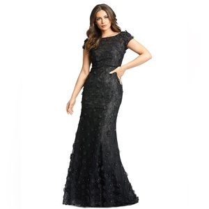 MAC DUGGAL Black Floral Appliqué Boat Neck Short Sleeve Gown